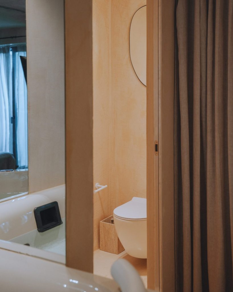 Deluxe Beachfront Suite with Indoor Jacuzzi