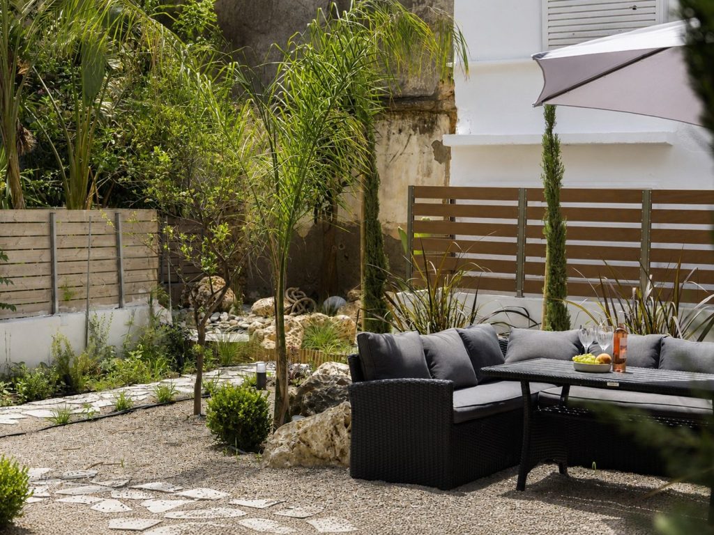 Shared garden at La Vie En Mer