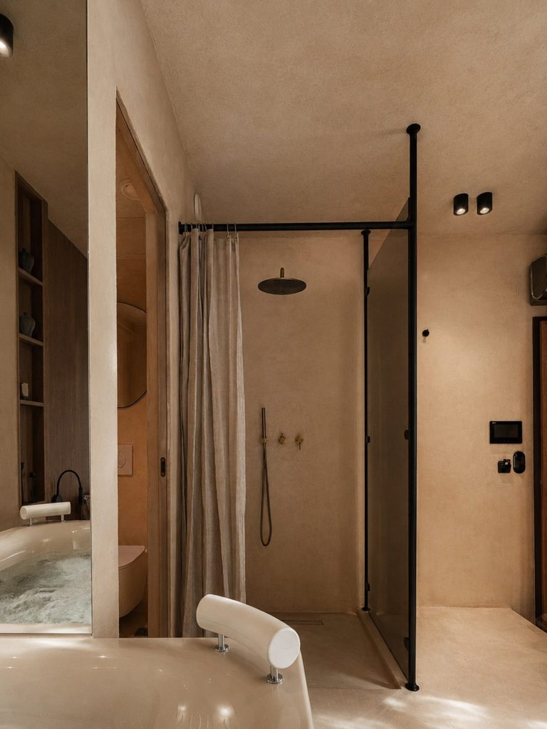 Deluxe Beachfront Suite with Indoor Jacuzzi
