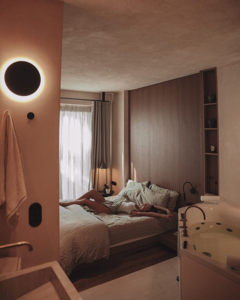 Deluxe Beachfront Suite with Indoor Jacuzzi