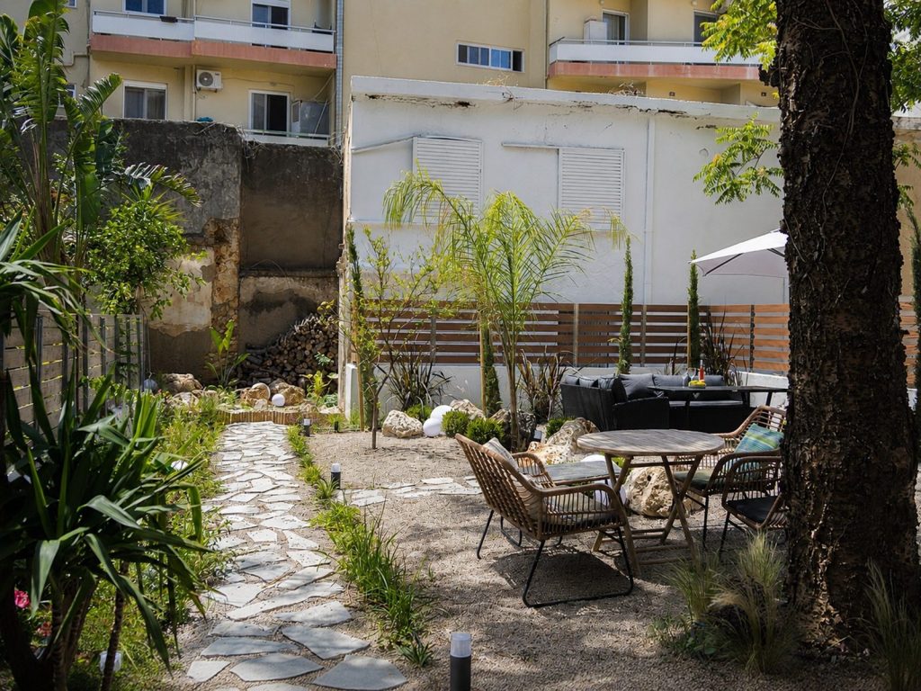 Shared garden at La Vie En Mer
