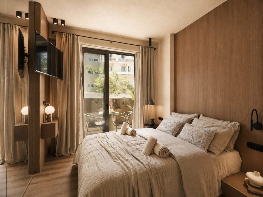 Deluxe Beachfront Suite with Indoor Jacuzzi