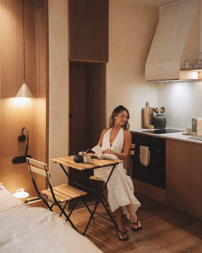 Reading in the Elegant suite