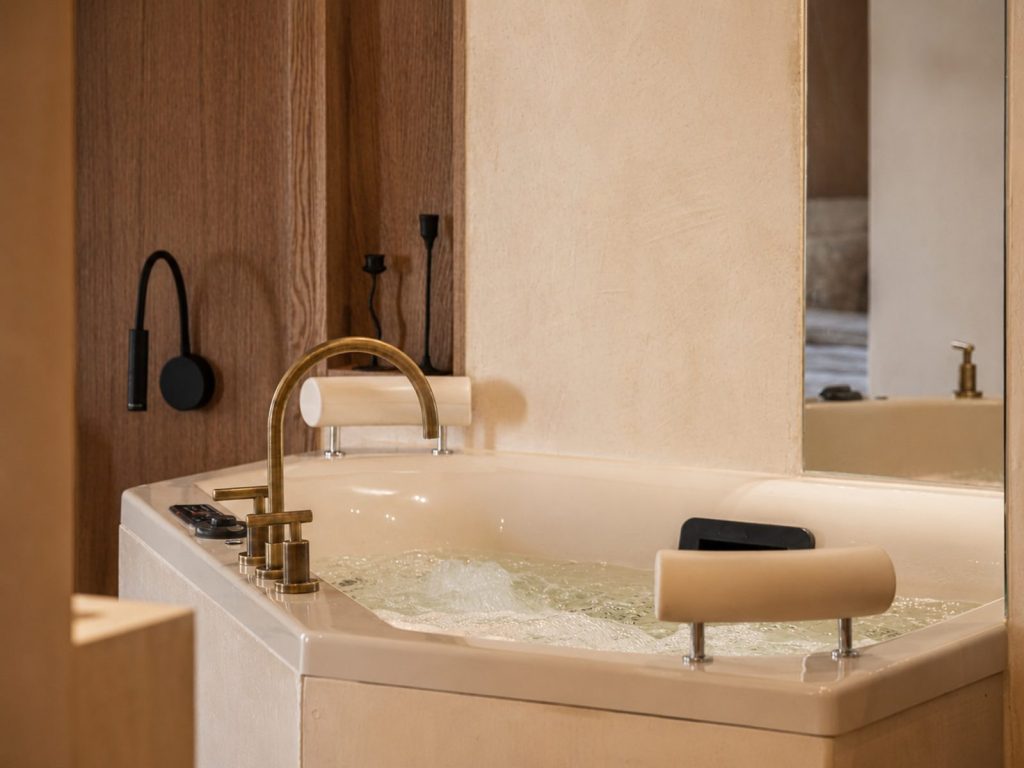 Deluxe Beachfront Suite with Indoor Jacuzzi