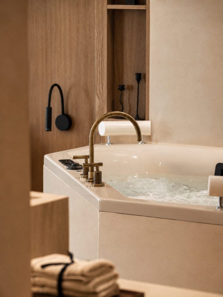 Deluxe Beachfront Suite with Indoor Jacuzzi