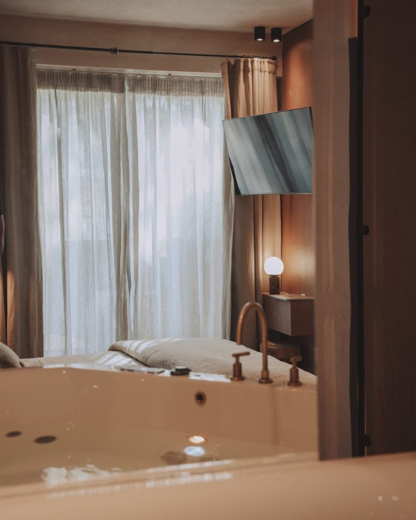 Deluxe Beachfront Suite with Indoor Jacuzzi