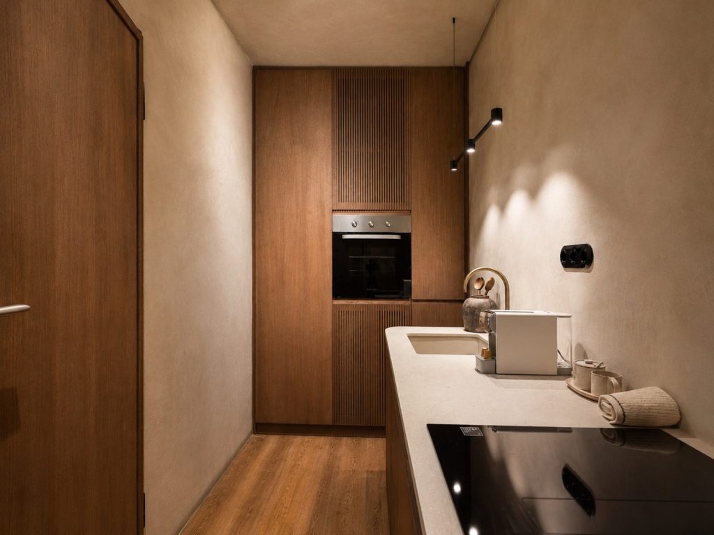 Warm wood and a thoughtfully designed kitchen in the Deluxe suite