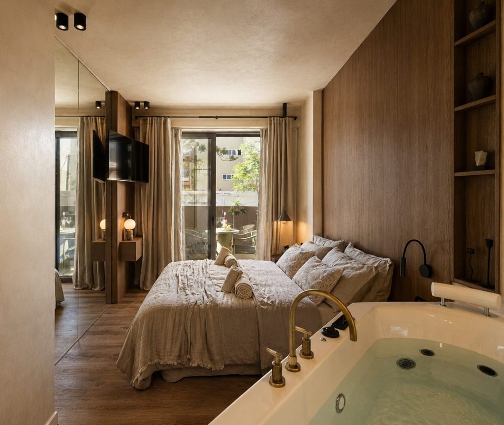 Deluxe Beachfront Suite with Indoor Jacuzzi