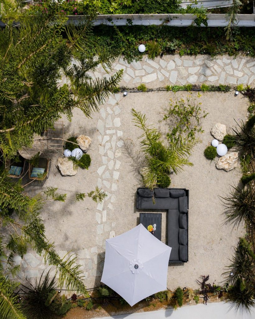 Shared garden at La Vie En Mer