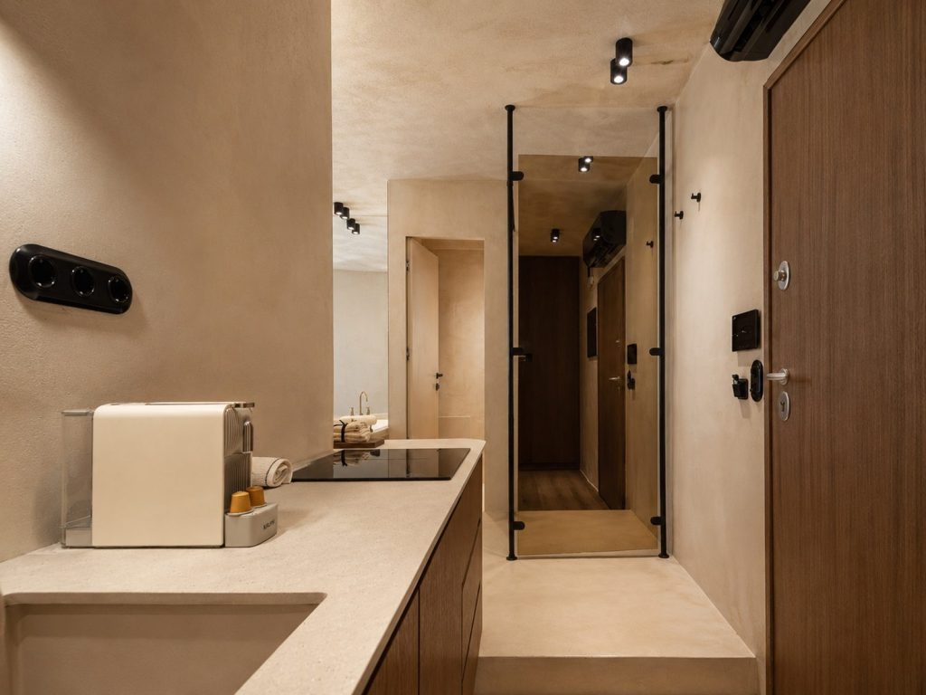Deluxe Beachfront Suite with Indoor Jacuzzi